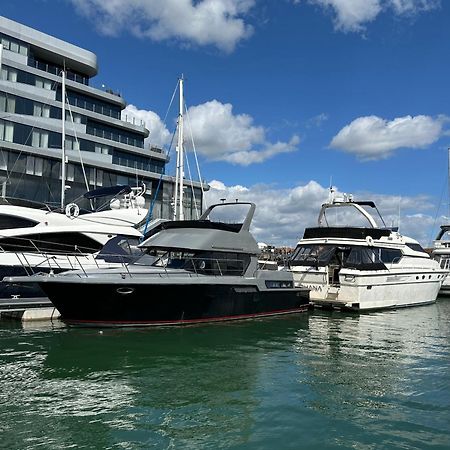 Yacht "X" - 44 Foot Modern Yacht On 5 Star Ocean Village Marina - Minutes Away From City Centre And Cruise Terminals, Free Parking ,Spa Package Available! Southampton Exterior photo