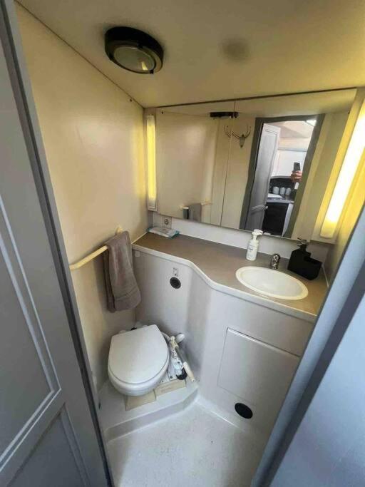 Yacht "X" - 44 Foot Modern Yacht On 5 Star Ocean Village Marina - Minutes Away From City Centre And Cruise Terminals, Free Parking ,Spa Package Available! Southampton Exterior photo