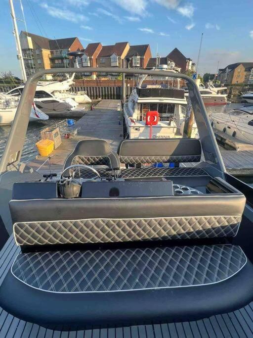 Yacht "X" - 44 Foot Modern Yacht On 5 Star Ocean Village Marina - Minutes Away From City Centre And Cruise Terminals, Free Parking ,Spa Package Available! Southampton Exterior photo