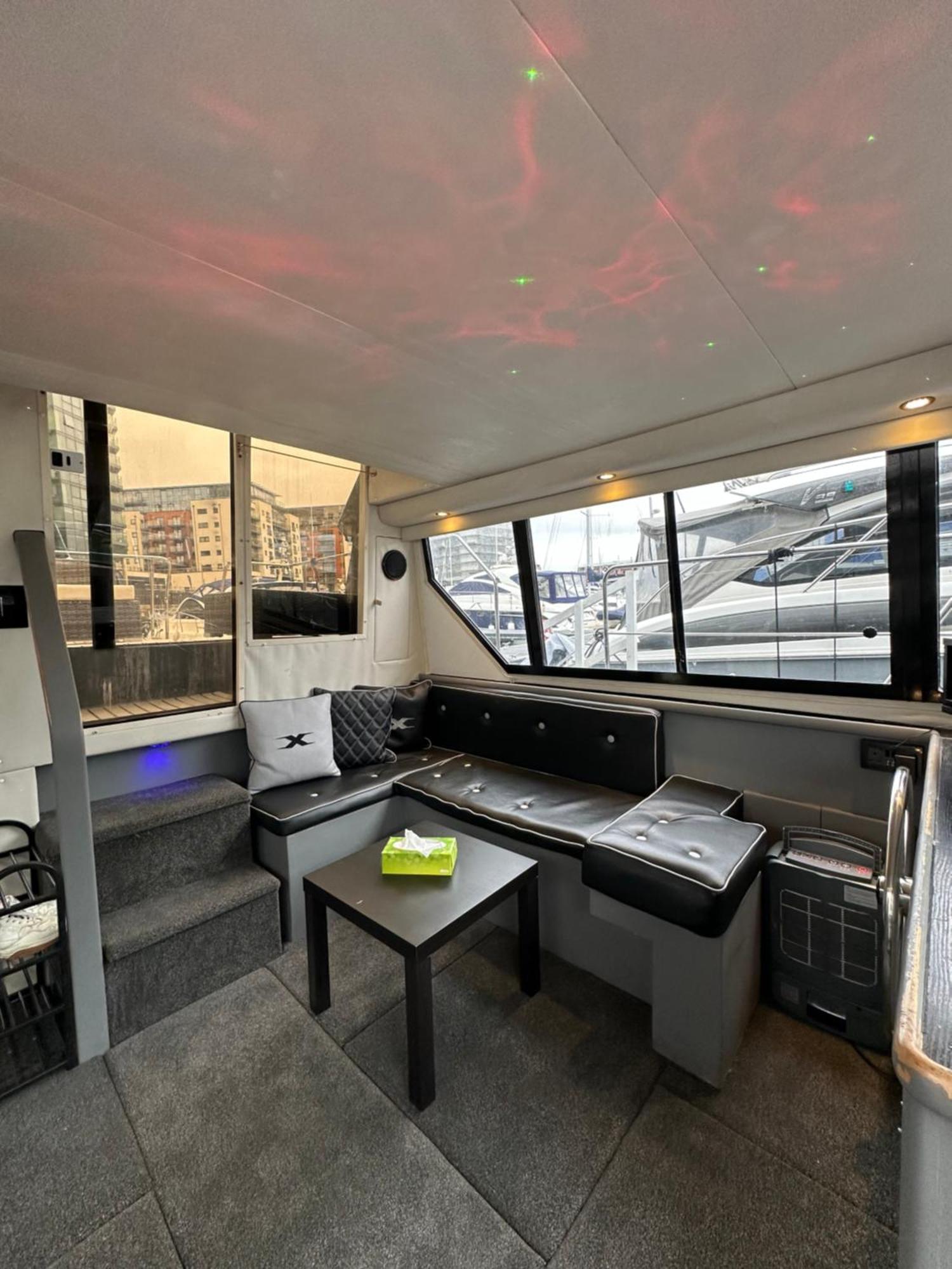 Yacht "X" - 44 Foot Modern Yacht On 5 Star Ocean Village Marina - Minutes Away From City Centre And Cruise Terminals, Free Parking ,Spa Package Available! Southampton Exterior photo