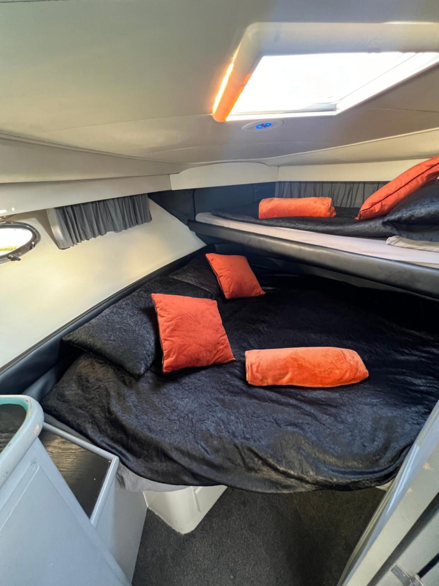 Yacht "X" - 44 Foot Modern Yacht On 5 Star Ocean Village Marina - Minutes Away From City Centre And Cruise Terminals, Free Parking ,Spa Package Available! Southampton Exterior photo
